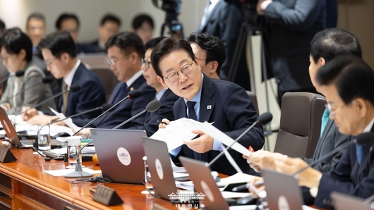 이재명 대통령 제49회 국무회의 주재