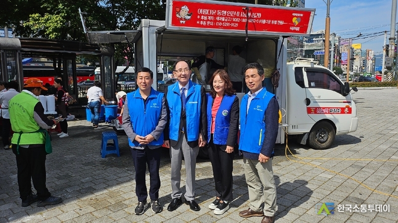 (사진촬영=한국소통투데이 통신사) 2024 천사데이 희망나눔 행사에 참석하고 있는 전국호남향우회 최순모 총회장.