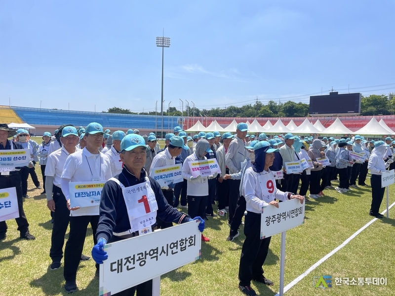 (사진=한국소통투데이)11일 ‘제23회 대통령기 전국 노인게이트볼대회’ 개막식이 펼쳐지고 있는 홍주종합경기장의 모습