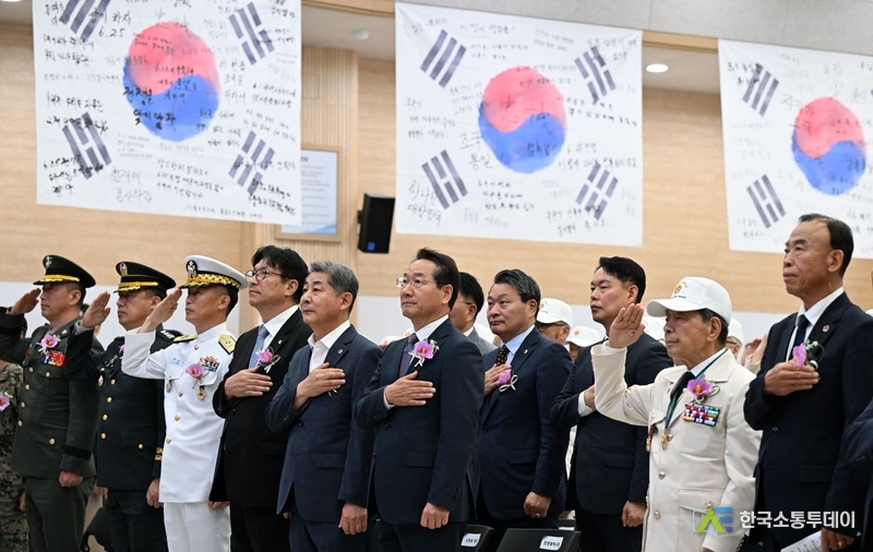 (사진촬영=인천시청 제공) 인천시청 대회의실에서 진행된 6·25전쟁 제75주년 기념식.