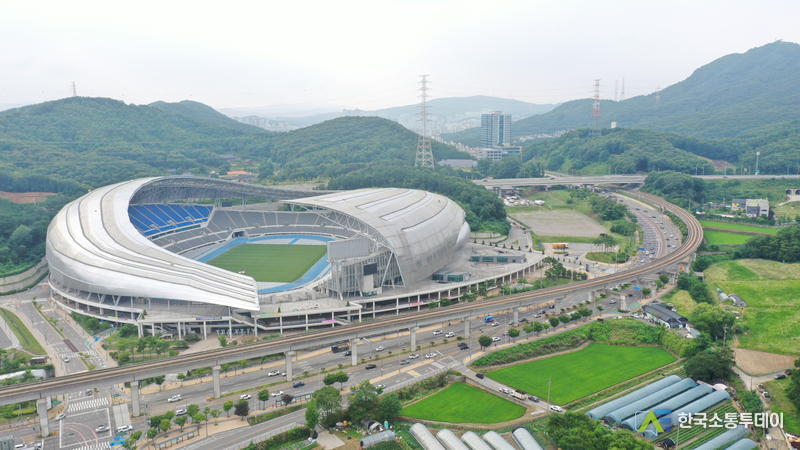 사진제공=용인시청// 용인시 시민프로축구단 홈구장으로 사용될 용인미르스타디움 전경