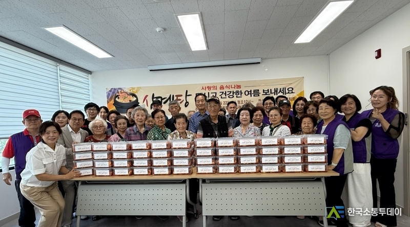 사진제공=광주시청// 폭염 취약계층에 ‘사랑의 삼계탕’ 나눔…광주시 쌍령동 주민자치회, 복날 맞아 이웃 건강 응원