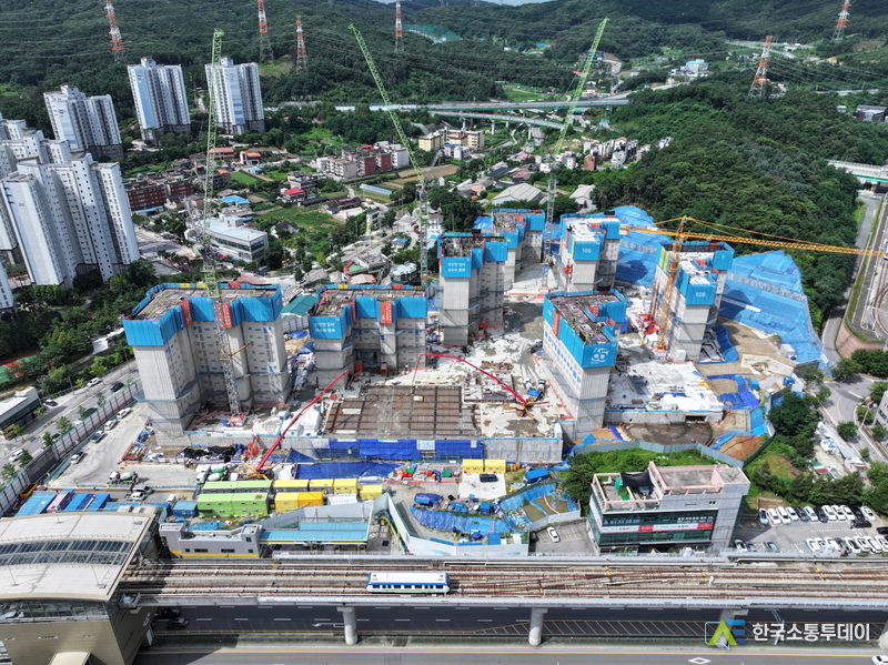 사진제공=용인특례시청// 용인특례시가 아타프 건설현장 타워크레인을 중점 점검한다