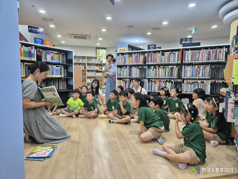 사진제공=성남시청// 도서관지원과-성남시 무지개도서관 ‘동화책 읽어주기’ 독서문화 프로그램