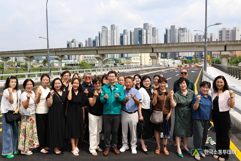 사진제공=용인특례시청// 이상일 용인특례시장은 유림동~고림지구 연결도로의 11일 임시 개통을 앞두고 현장을 찾았다