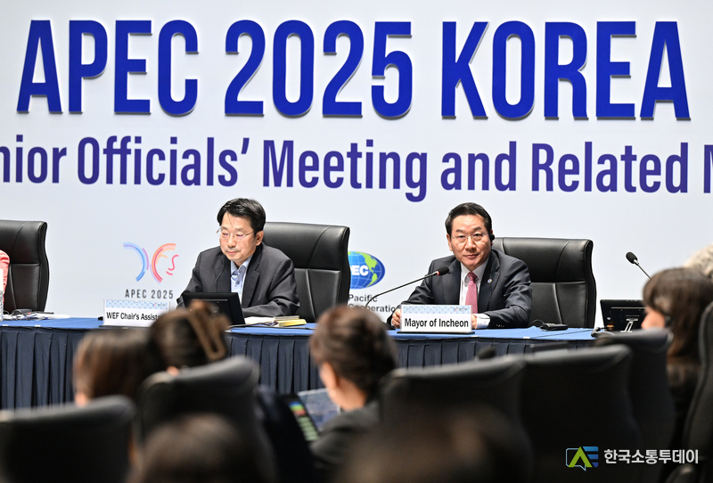 (사진제공=인천시청) 송도컨벤시아에서 열린 'APEC(아시아태평양경제협력체) 여성경제회의(WEF)'에 참석한 유정복 시장.