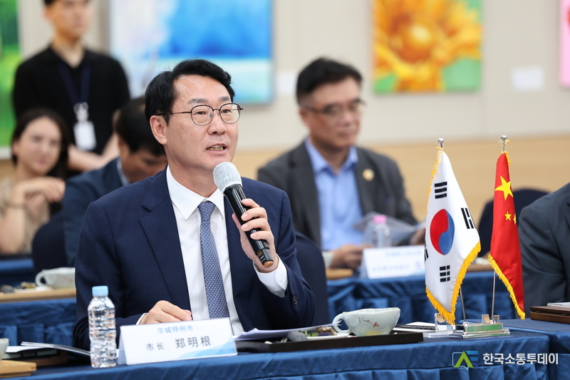 사진제공=화성특례시청// 정명근 화성특례시장이 2일 열린 중국 웨이하이시 경제교류간담회에서 발언하고 있다