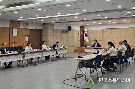 사진제공=용인특례시청// 용인특례시는 2026년도 생활임금 시급액을 1만 1930원으로 확정했다. 사진은 지난 3일 열린 생활임금심의위원회