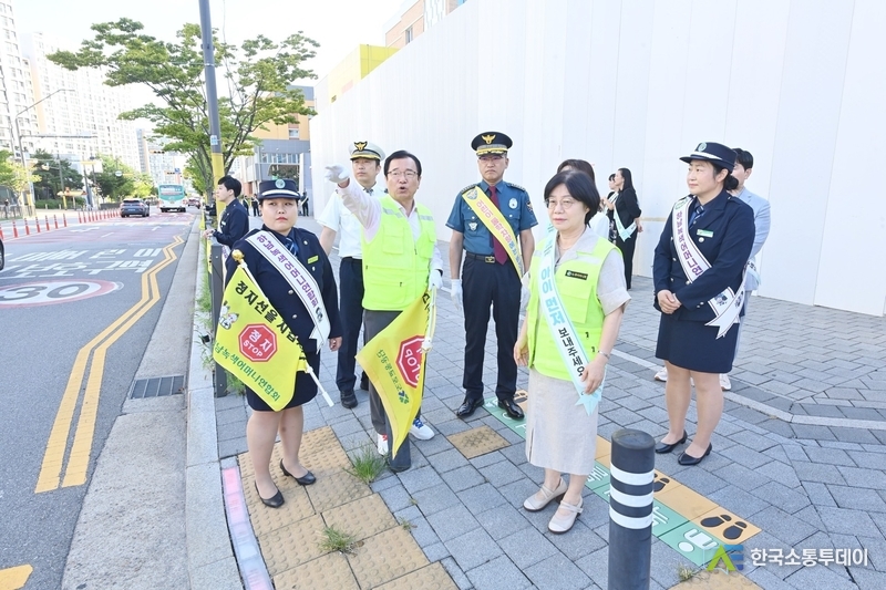 사진제공=하남시청// 15년째 아이들 지키는 하남시장, 교육장‧경찰서장과 함께 ‘어린이 교통안전’ 앞장