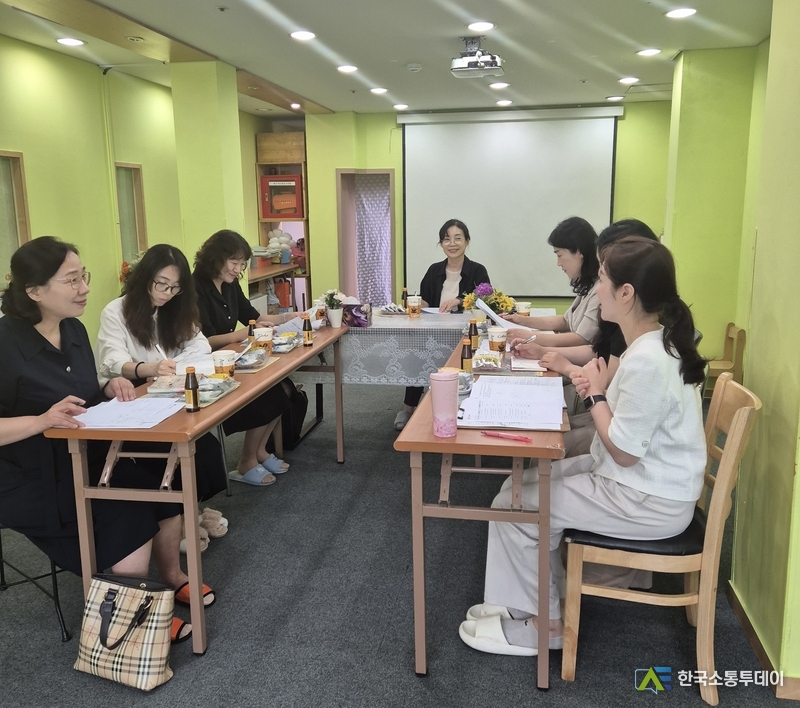 (사진제공=인천교육청) 시교육청, 교육지원청, 유치원 교원, 육아종합지원센터가 협력하여 유·보 이음교육 컨설팅을 실시했다.