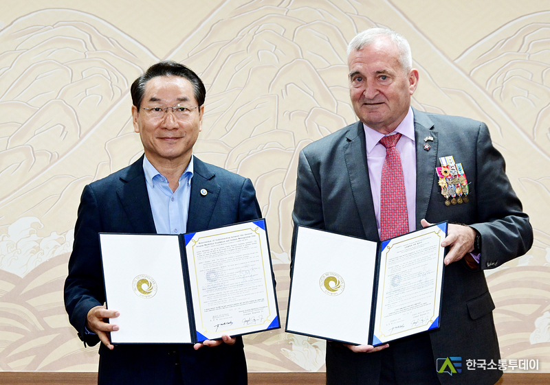 (사진제공=인천시청) 인천시는 미국의 맥아더장군재단과 상호교류를 위한 업무협약을 체결했다.