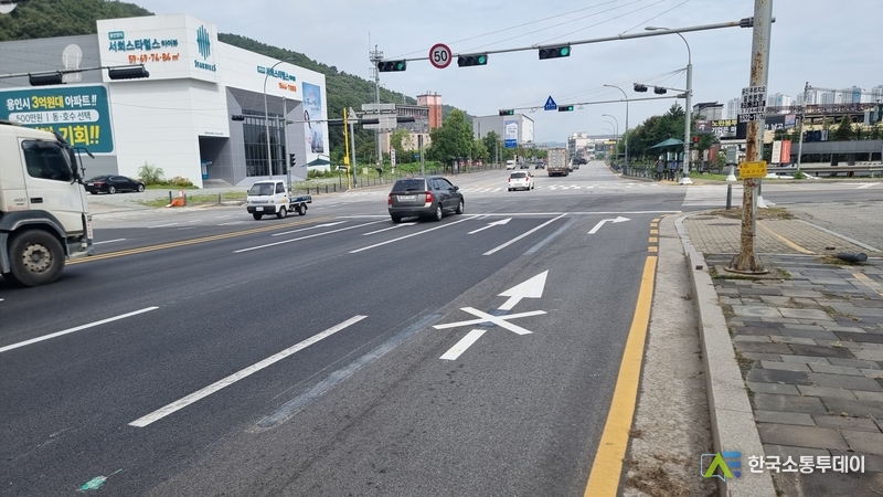 사진제공=용인특례시청// 용인특례시는 상습 정체구간 교통체계 개선을 위해 무수교삼거리에 우회전 차로를 신설했다