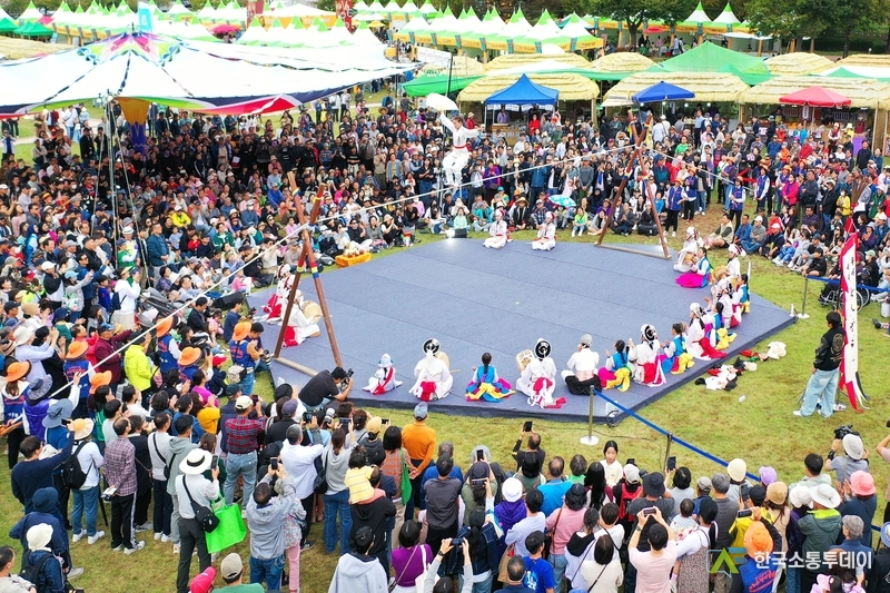 사진제공=안성시청// 안성의 대표축제인 2025 남사당 바우덕이 축제가 오는 10월 9일부터 12일까지 열린다