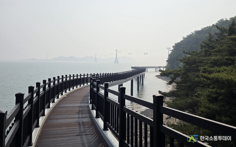 사진제공=화성특례시청// 화성특례시 전곡항 지질탐방로 모습