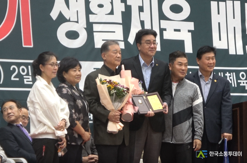  (사진=한국소통투데이)) 성남시장 표창을 받은 성남시배드민턴협회 남병학 고문.