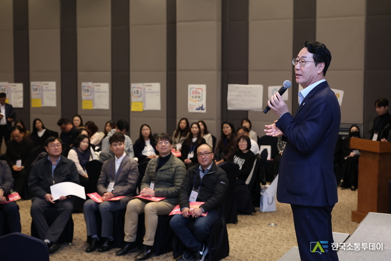 사진제공=화성특례시청// 정명근 화성특례시장이 27일 열린 화성특례시 중장년 남성 자살예방을 위한 100인 토론회에서 발언하고 있다