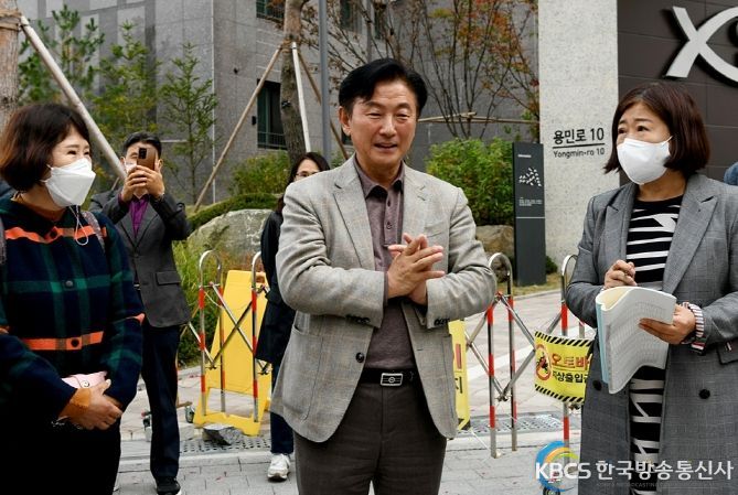 의정부시 용현동 탑석센트럴자이 아파트 3번 게이트 앞 인공구조물 철거