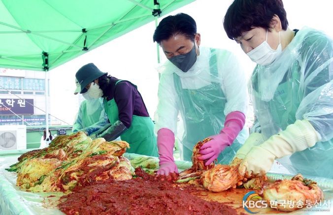 의정부시 신곡2동 새마을부녀회, 사랑의 김장담그기 행사 진행