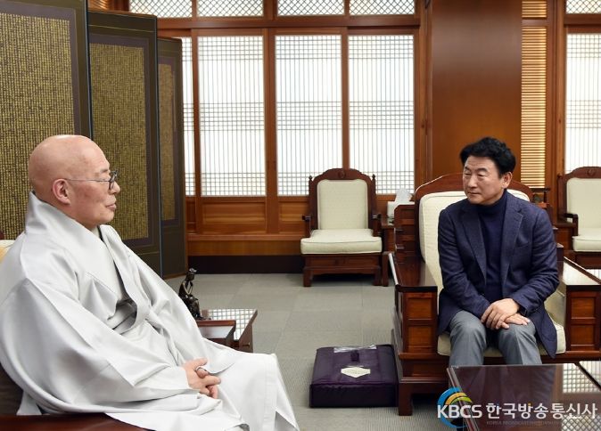 김동근 의정부시장, 조계종 총무원장 진우스님과 의정부시 불교계 현안 사항 대담