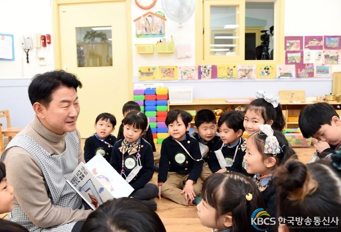 동화책 읽어주는 김동근 의정부시장
