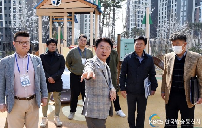 김동근 의정부시장, 아파트 내 어린이 놀이터 민원 현장 방문
