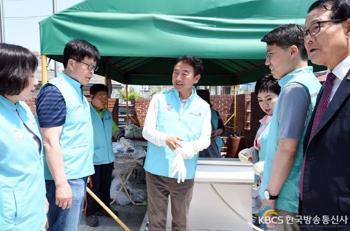 김동근 의정부시장, 송산동 경로당 방문해 자원봉사자들 격려