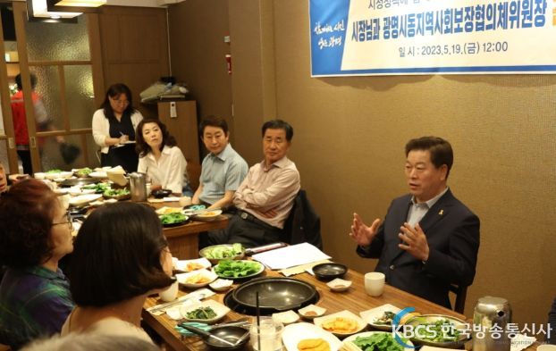 광명시는 19일 광명시 복지사각지대 발굴 및 지원 강화 등을 위한 협력 및 소통을 위해 18개 동 지역사회보장협의체 민간위원장과 간담회를 개최했다.