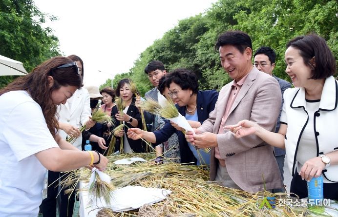 의정부 중랑천 청보리길 걷기 행사 성공적으로 개최