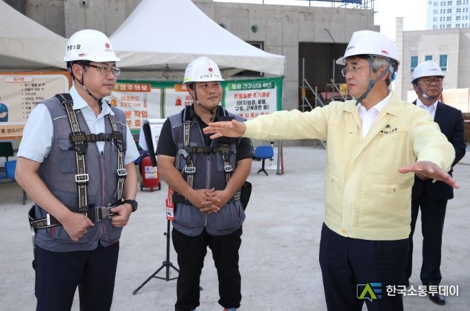 원당4구역 건설현장 점검하는 이동환 고양시장