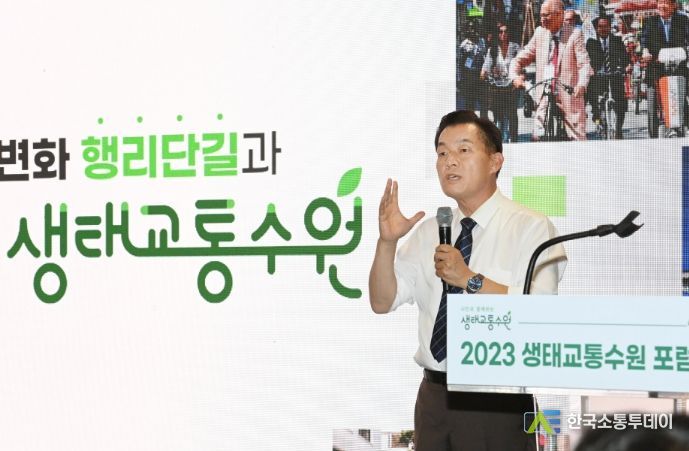 이재준 수원특례시장이 특별연설을 하고 있다.