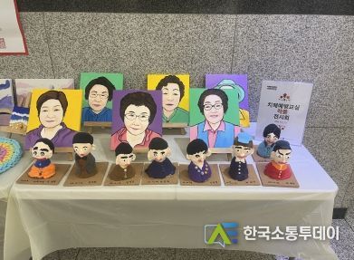 부산 남구치매안심센터 치매 인식개선 '시와 캘리로 떠나는 힐링여행' 작품 전시회