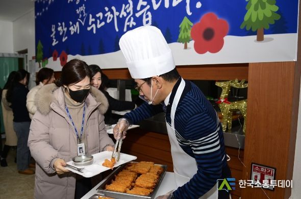 직원 여러분! 올 한해 정말 수고하셨습니다.