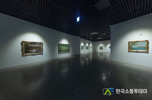 화순군립최상준미술관 소장작품전시회 제1전시실 전경 사진
