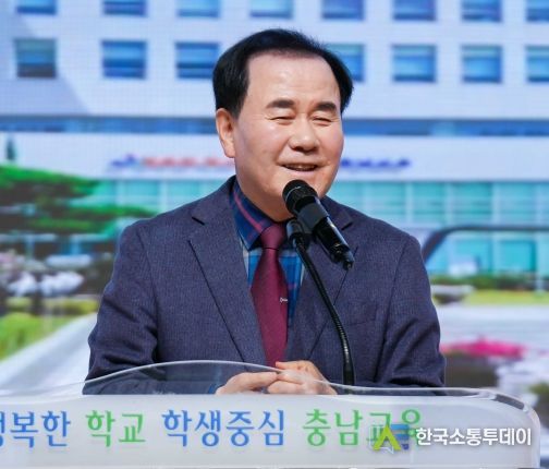 2일 충남교육청 대강당에서 김지철 교육감이 신년사를 이야기하고 있다.