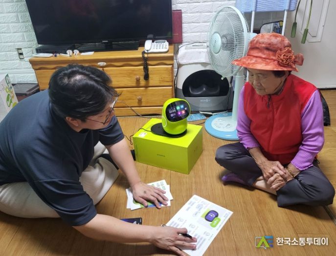 돌봄 AI 반려봇 이용 사진