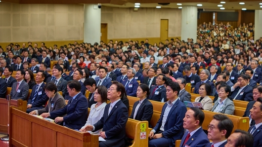 이재명 대통령 부부, 2026 한국교회 부활절 연합예배 참석