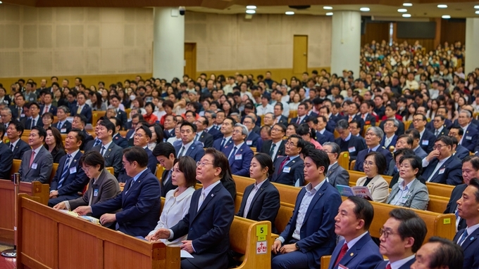 이재명 대통령 부부, 2026 한국교회 부활절 연합예배 참석