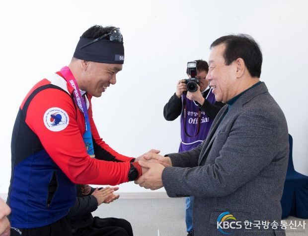 장애인동계체전_최민호시장_신의현선수