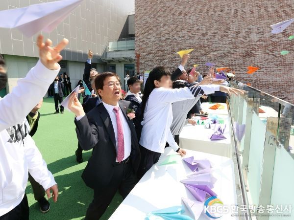 31일, 최교진 교육감을 비롯한 교육청 관계자, 장애인단체, 학부모, 학생, 교직원 등이 참석한 가운데 세종이음학교 개교식이 열리고 있다.