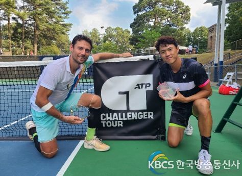 왼쪽부터 아르템 시타크 선수, 남지성 선수