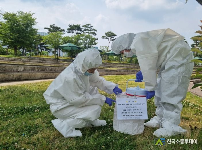 진드기 분포도조사를 위한 진드기 트랩 설치 및 채집 모습